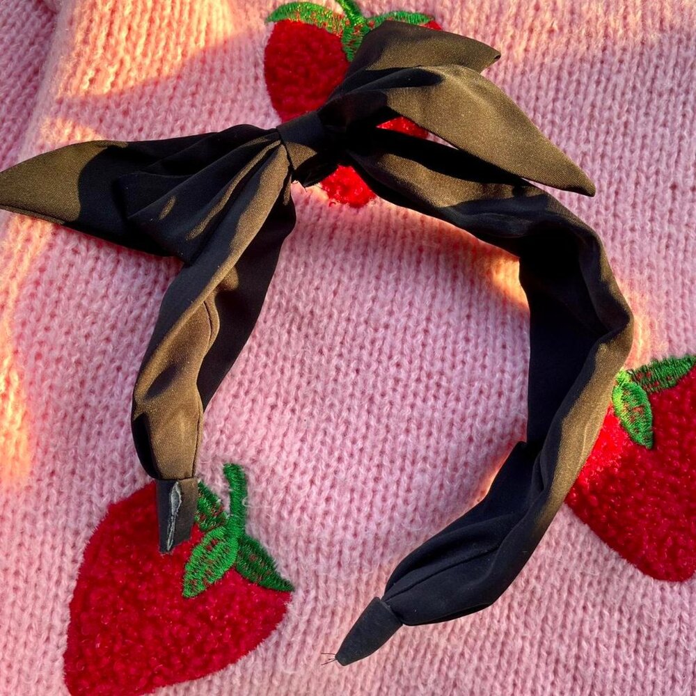 Black tied bow headband